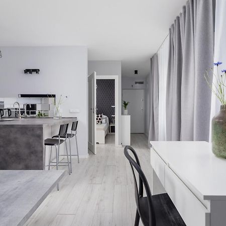 One Bedroom Apartment With A Balcony - Dietla 109 Street Krakkó Kültér fotó