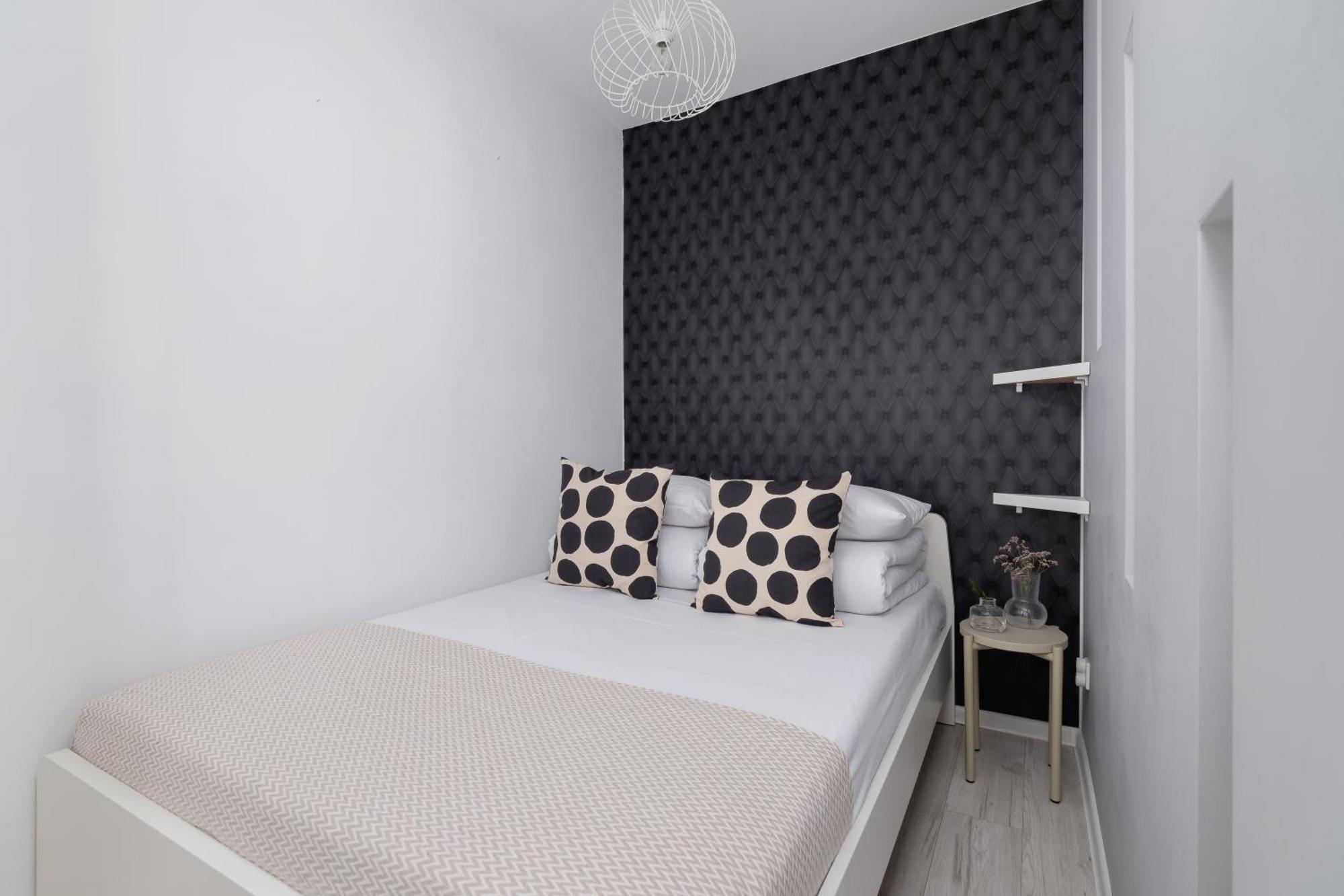 One Bedroom Apartment With A Balcony - Dietla 109 Street Krakkó Kültér fotó